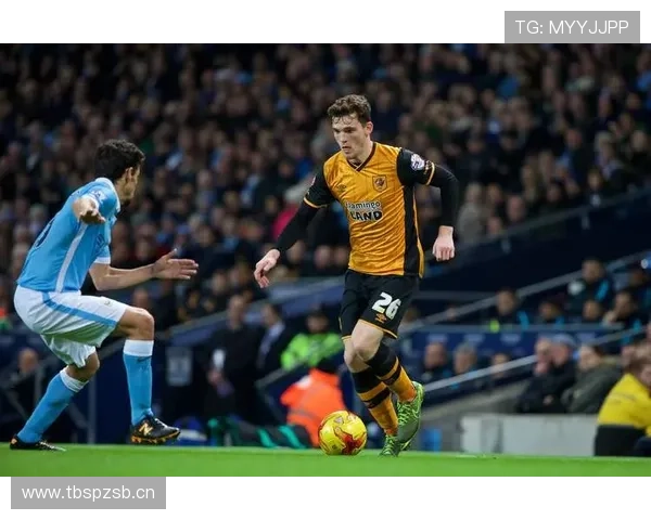 马尔蒂诺战术体系解析：高位逼抢与边路进攻的融合