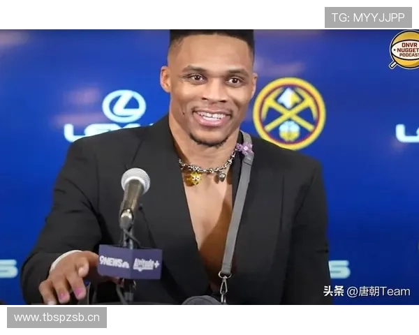 拉塞尔·韦斯特布鲁克球场外的鞋柜价值堪比我家首付，照片一刷我就懵了