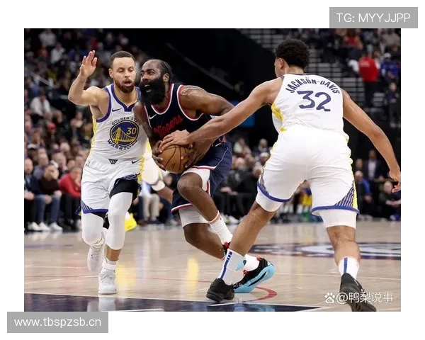 库里三分效率拉开与哈登差距，关键时刻得分能力显著提升
